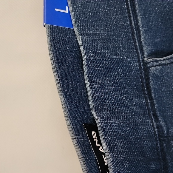 DKNY Jeans women's Short Size: L - Picture 10 of 17